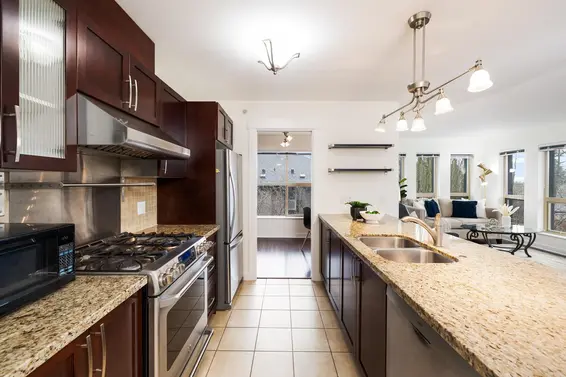 305 1468 St. Andrews Avenue, North Vancouver For Sale - image 4