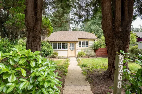 2268 Edgemont Boulevard, North Vancouver For Sale - image 16