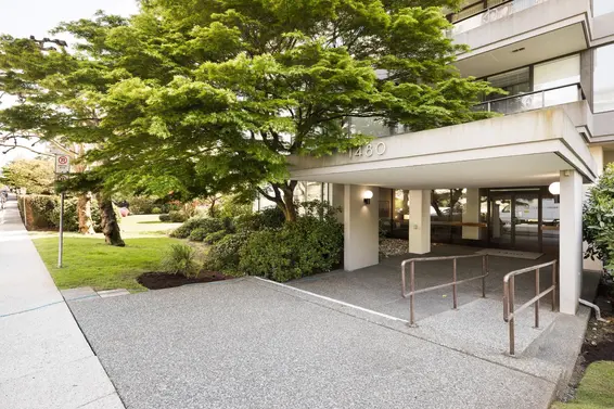 302 1480 Duchess Avenue, West Vancouver For Sale - image 2