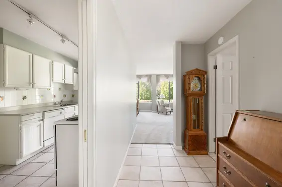 302 1480 Duchess Avenue, West Vancouver For Sale - image 3