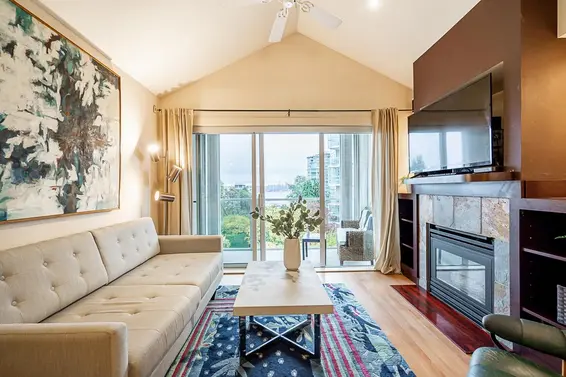 404 155 East 3Rd Street, North Vancouver