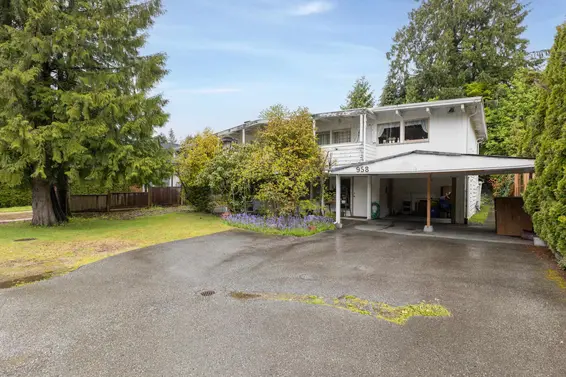 958 Montroyal Boulevard, North Vancouver For Sale - image 3