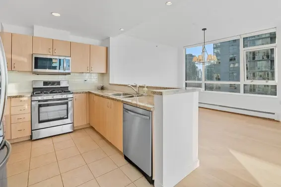 801 120 West 16th Street, North Vancouver For Sale - image 5