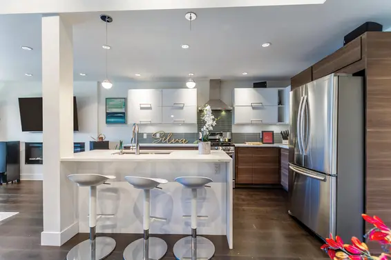 384 East 4th Street, North Vancouver For Sale - image 2
