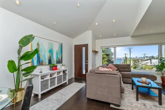 384 East 4th Street, North Vancouver For Sale - image 5