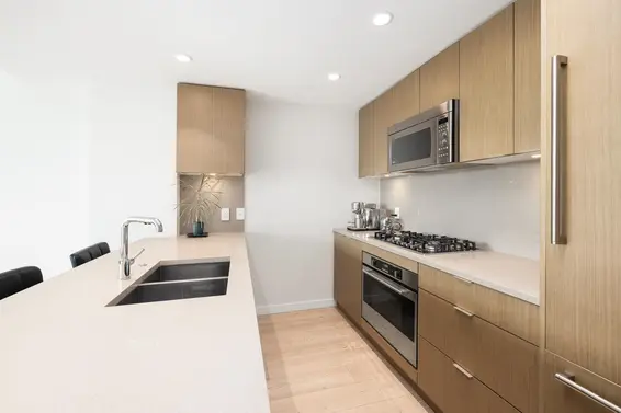 810 125 East 14th Street, North Vancouver For Sale - image 2