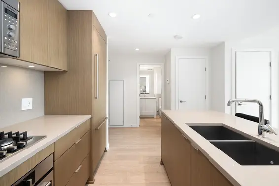 810 125 East 14th Street, North Vancouver For Sale - image 3