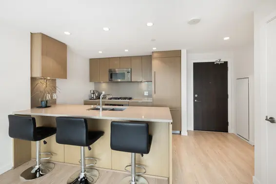 810 125 East 14th Street, North Vancouver For Sale - image 4