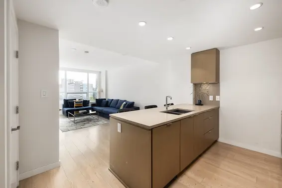 810 125 East 14th Street, North Vancouver For Sale - image 5