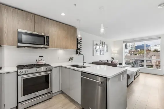 511 108 East 8th Street, North Vancouver