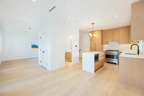 263 West 6th Street, North Vancouver For Sale - image 2