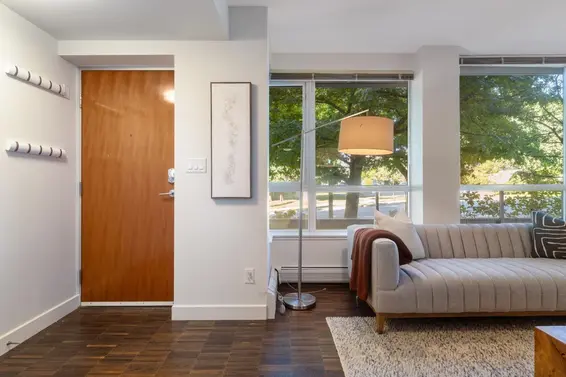 188 Chesterfield Avenue, North Vancouver For Sale - image 2