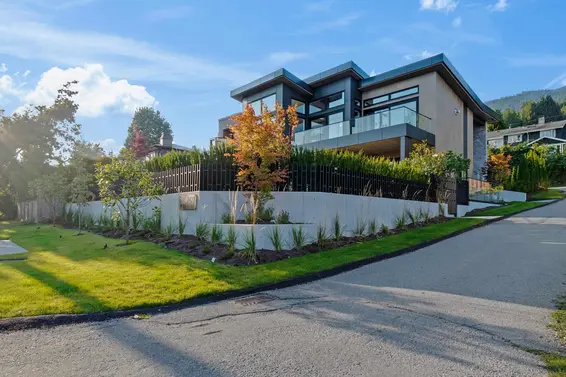2423 Mathers Avenue, West Vancouver For Sale - image 35