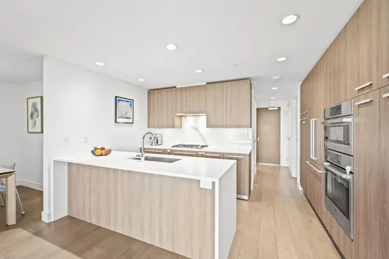 904 1210 East 27th Street, North Vancouver