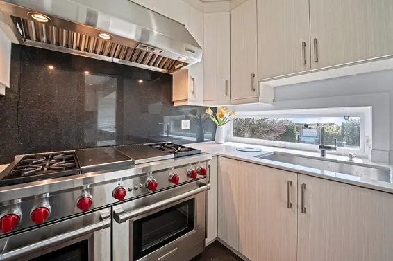 985 Eyremount Drive, West Vancouver For Sale - image 10