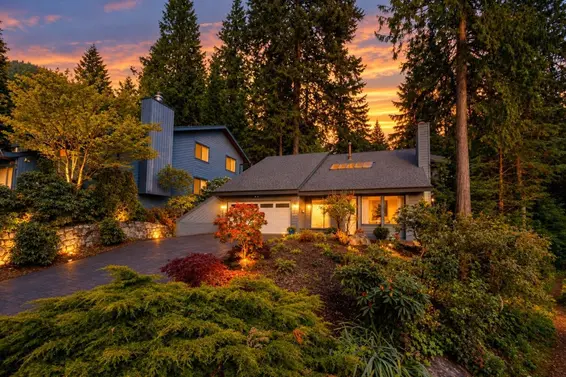 5520 Huckleberry Lane, North Vancouver