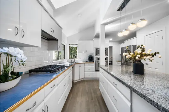 5520 Huckleberry Lane, North Vancouver For Sale - image 15