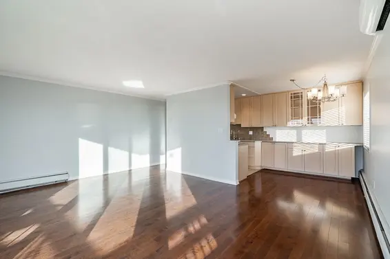 318 3080 Lonsdale Avenue, North Vancouver For Sale - image 4