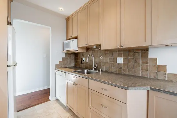 318 3080 Lonsdale Avenue, North Vancouver For Sale - image 8