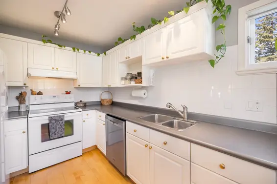 303 1528 Bowser Avenue, North Vancouver For Sale - image 16