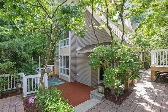 2 1075 Lynn Valley Road, North Vancouver