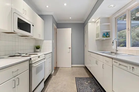 4331 Lions Avenue, North Vancouver For Sale - image 7