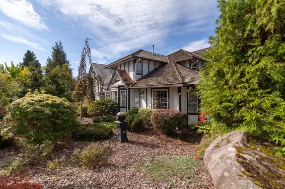 1555 Grand Boulevard, North Vancouver