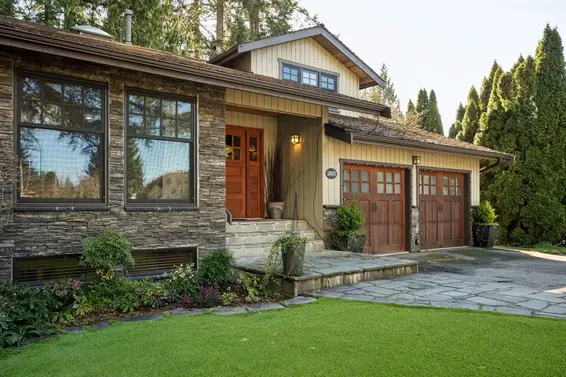 2857 Violet Street, North Vancouver For Sale - image 2