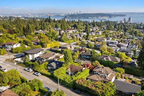 2138 Nelson Avenue, West Vancouver For Sale - image 3