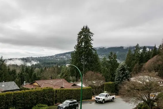 5240 Malaspina Place, North Vancouver For Sale - image 17