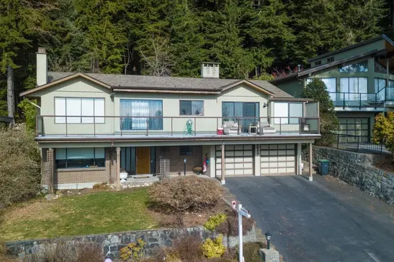 5240 Malaspina Place, North Vancouver For Sale - image 4