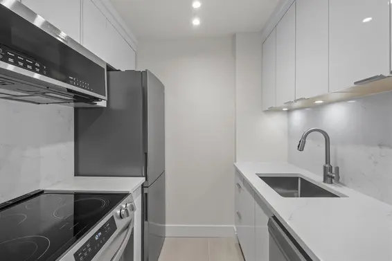 403 2150 Bellevue Avenue, West Vancouver For Sale - image 3