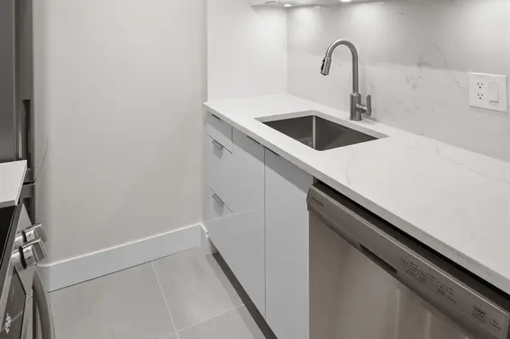 403 2150 Bellevue Avenue, West Vancouver For Sale - image 4