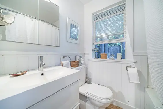 806 Clements Avenue, North Vancouver For Sale - image 20