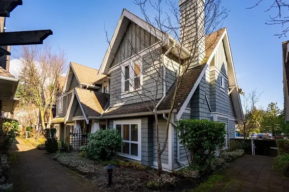 9 2688 Mountain Highway, North Vancouver