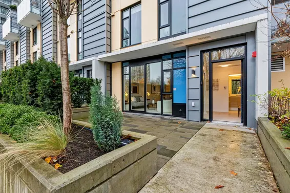 TH1431 Hunter Street, North Vancouver