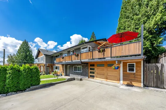 949 Hartford Place, North Vancouver For Sale - image 2