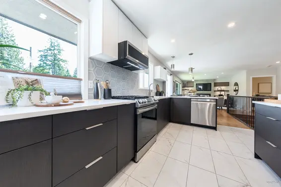 949 Hartford Place, North Vancouver For Sale - image 6