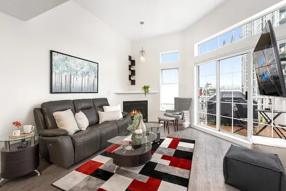 418 147 East 1St Street, North Vancouver For Sale - image 1
