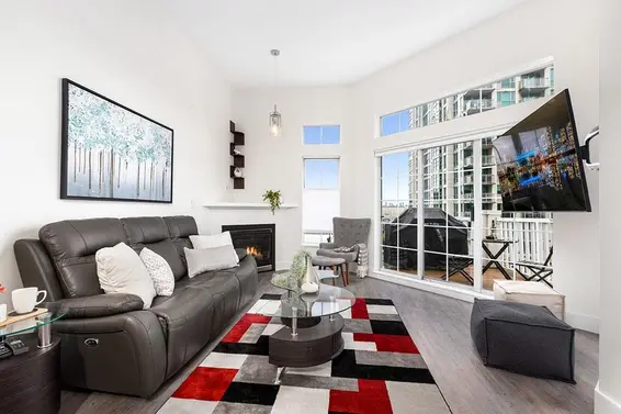 418 147 East 1St Street, North Vancouver For Sale - image 3