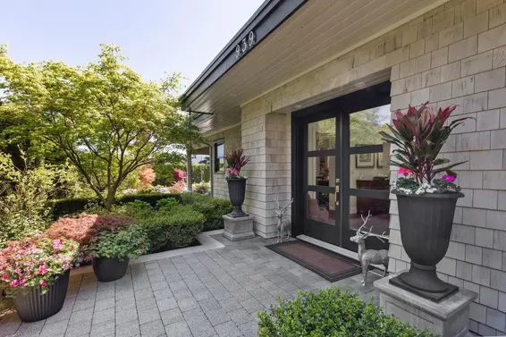 939 Friar Crescent, North Vancouver For Sale - image 2