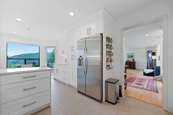 5186 Meadfeild Road, West Vancouver For Sale - image 3