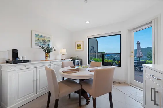 5186 Meadfeild Road, West Vancouver For Sale - image 4