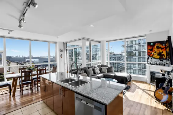 806 168 East Esplanade Avenue, North Vancouver For Sale - image 2