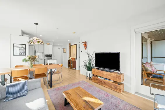 303 1519 Crown Street, North Vancouver For Sale - image 11