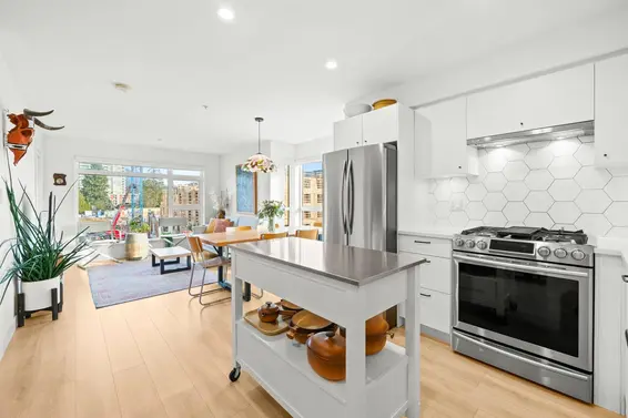 303 1519 Crown Street, North Vancouver For Sale - image 4