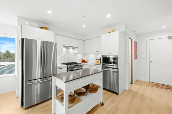 303 1519 Crown Street, North Vancouver For Sale - image 6