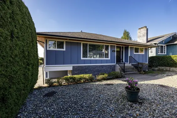 887 East 17th Street, North Vancouver For Sale - image 2