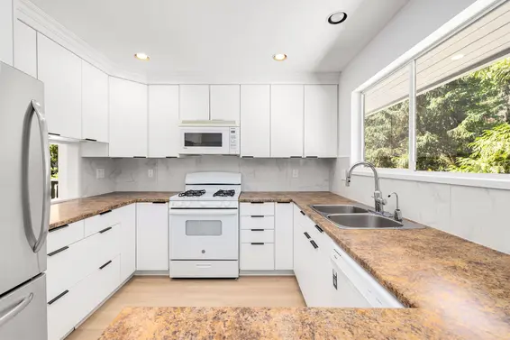 4755 Cove Cliff Road, North Vancouver For Sale - image 13