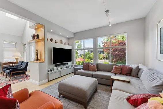 3775 Edgemont Boulevard, North Vancouver For Sale - image 9